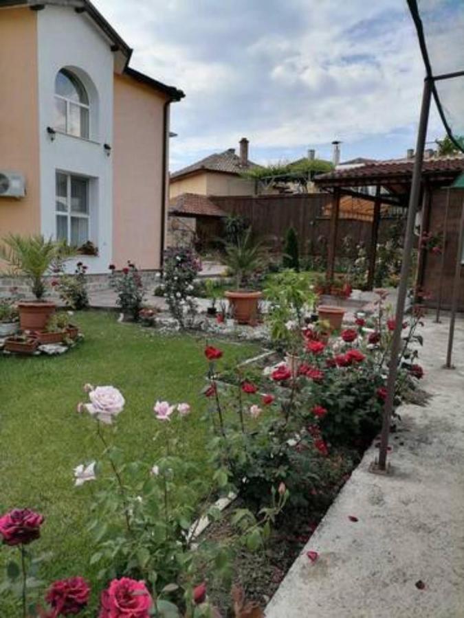 Lucky 2 Hotel Pavel Banya Exterior photo