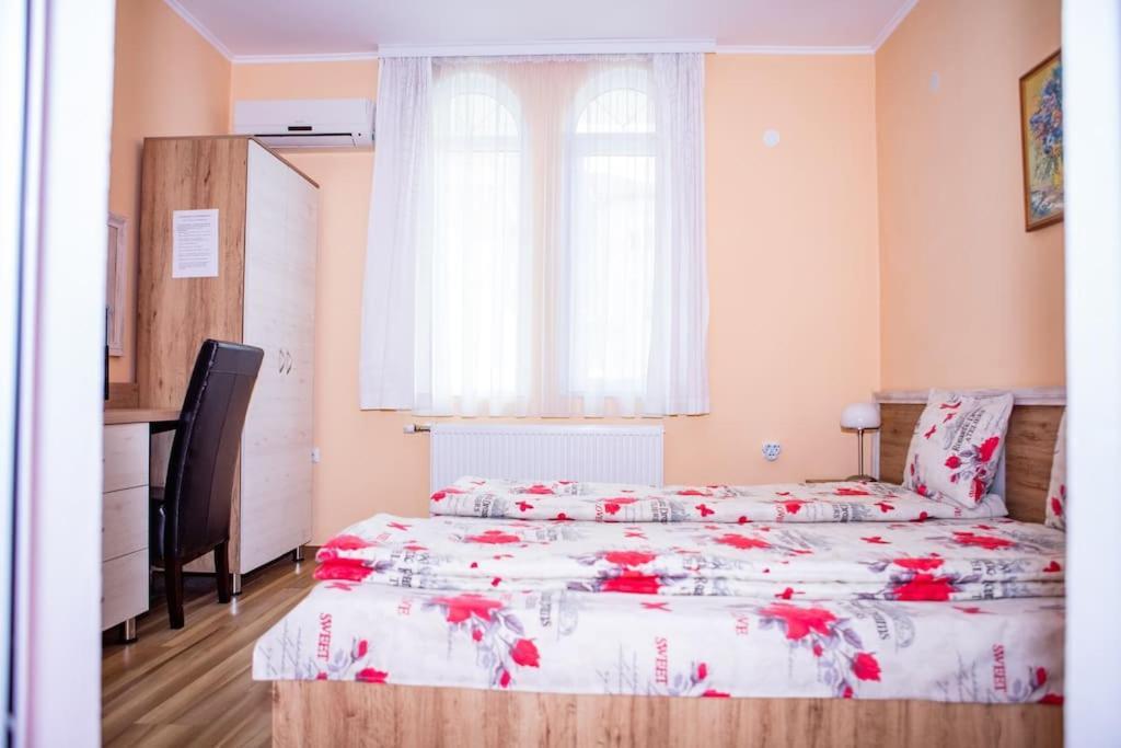 Lucky 2 Hotel Pavel Banya Exterior photo