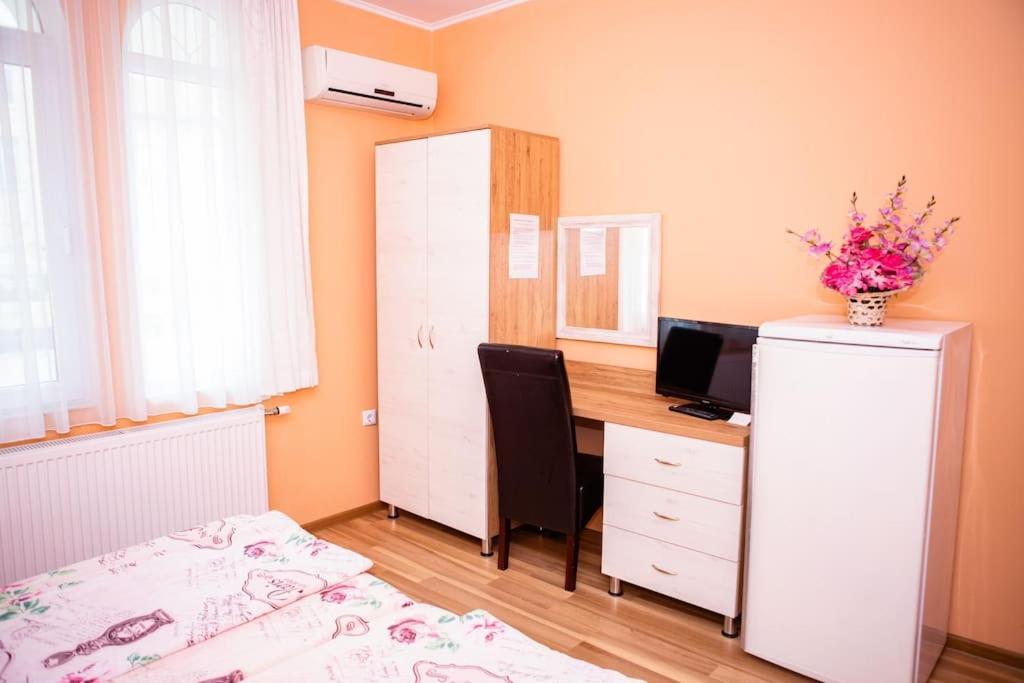Lucky 2 Hotel Pavel Banya Exterior photo